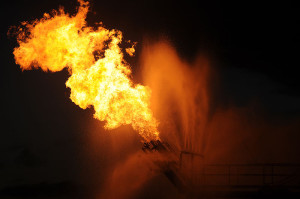 800px-Burning_gas_from_Deepwater_Horizon_oil_spill_2010-05-16